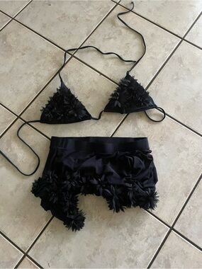 SHEIN Black Floral Appliqué Bikini Set
